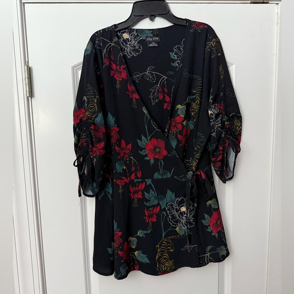 City Chic black floral wrap blouse w/ cinching on the sleeves EUC - Picture 1 of 9